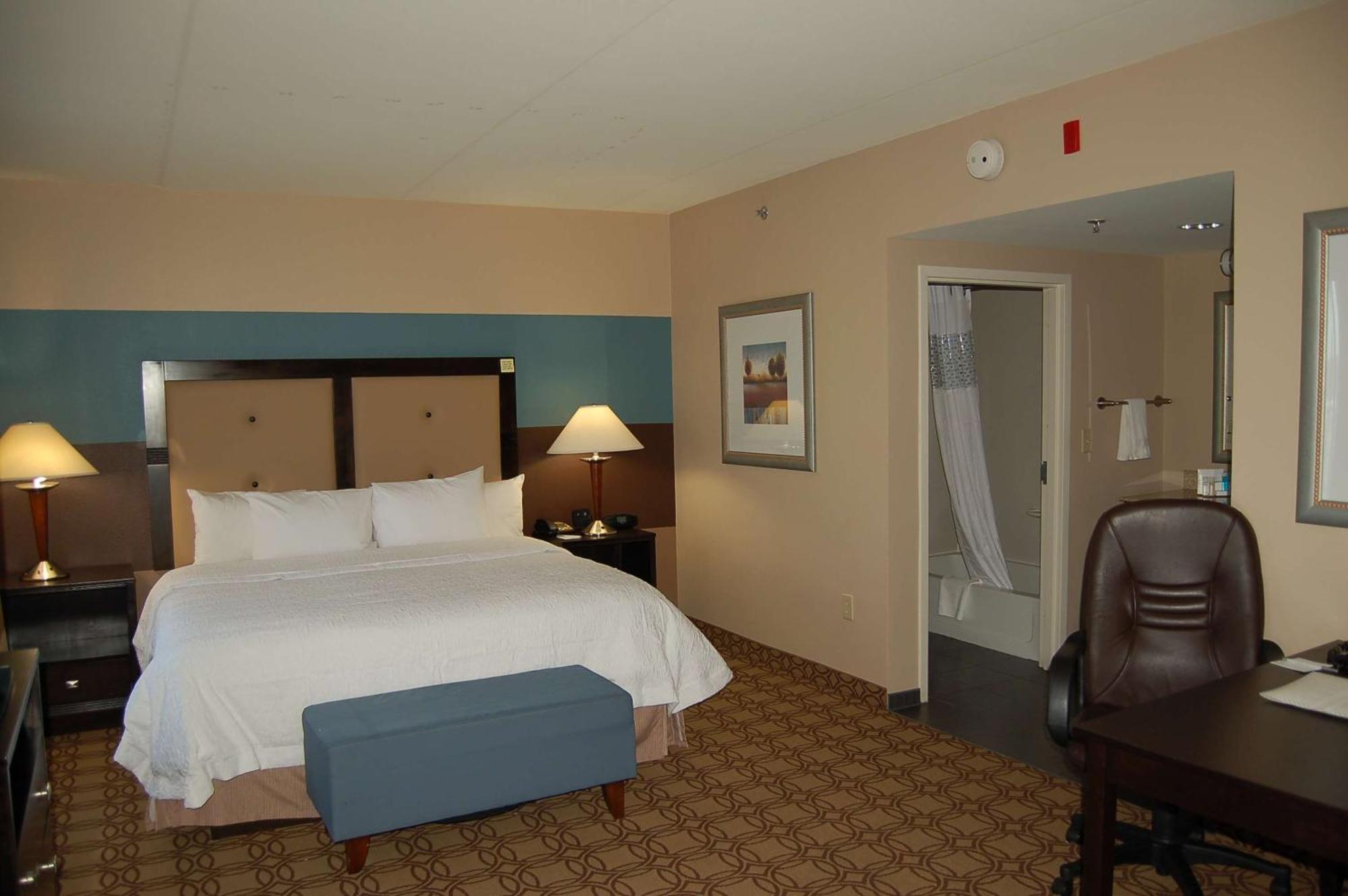 Hampton Inn & Suites Charlotte-Airport Exterior foto